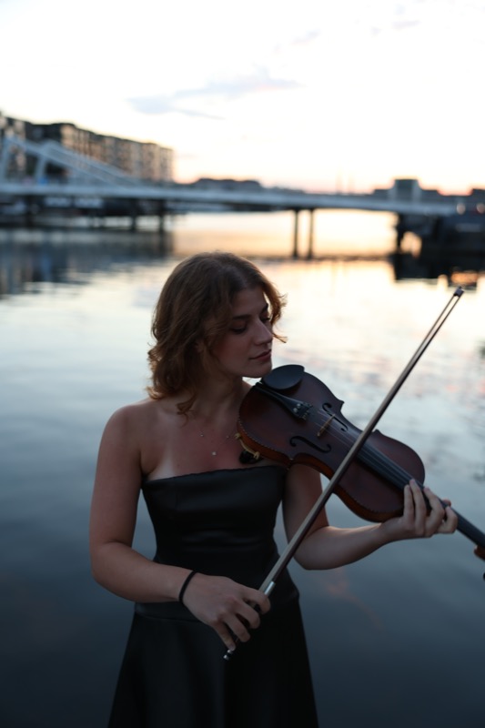 Ariadni playing in an elegant black dress