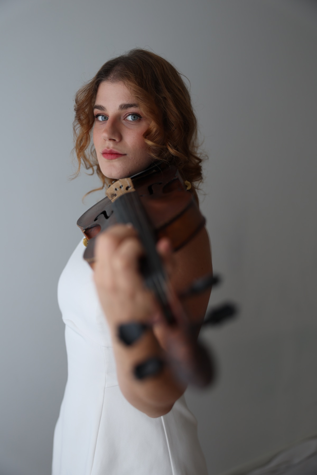 Ariadni in a white dress with her violin